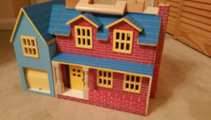 Melissa & Doug Fold & Go Dollhouse outside pianting